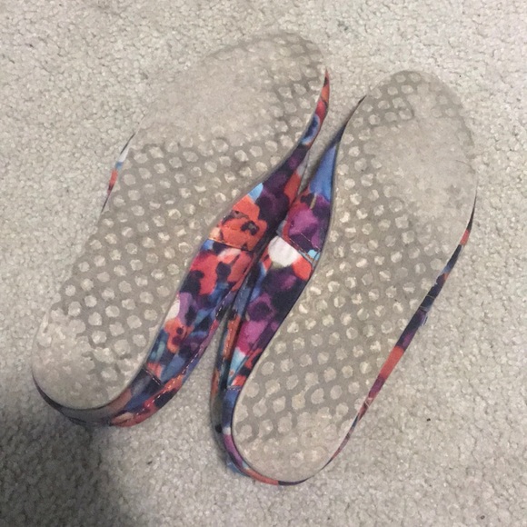Bright Spring poppy floral 7.5 Toms flat shoes - Picture 3 of 4